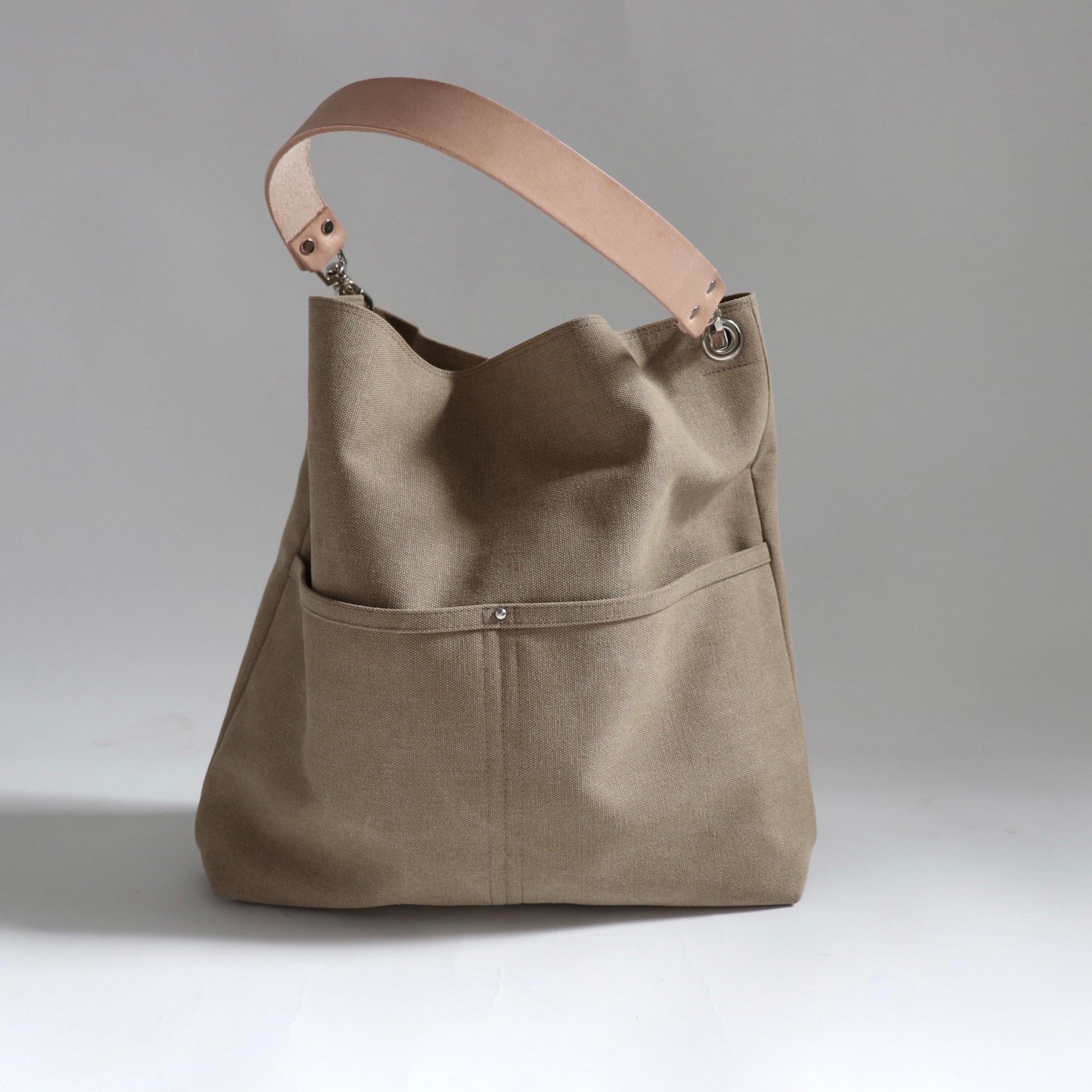 Canvas bag with natural leather strap
