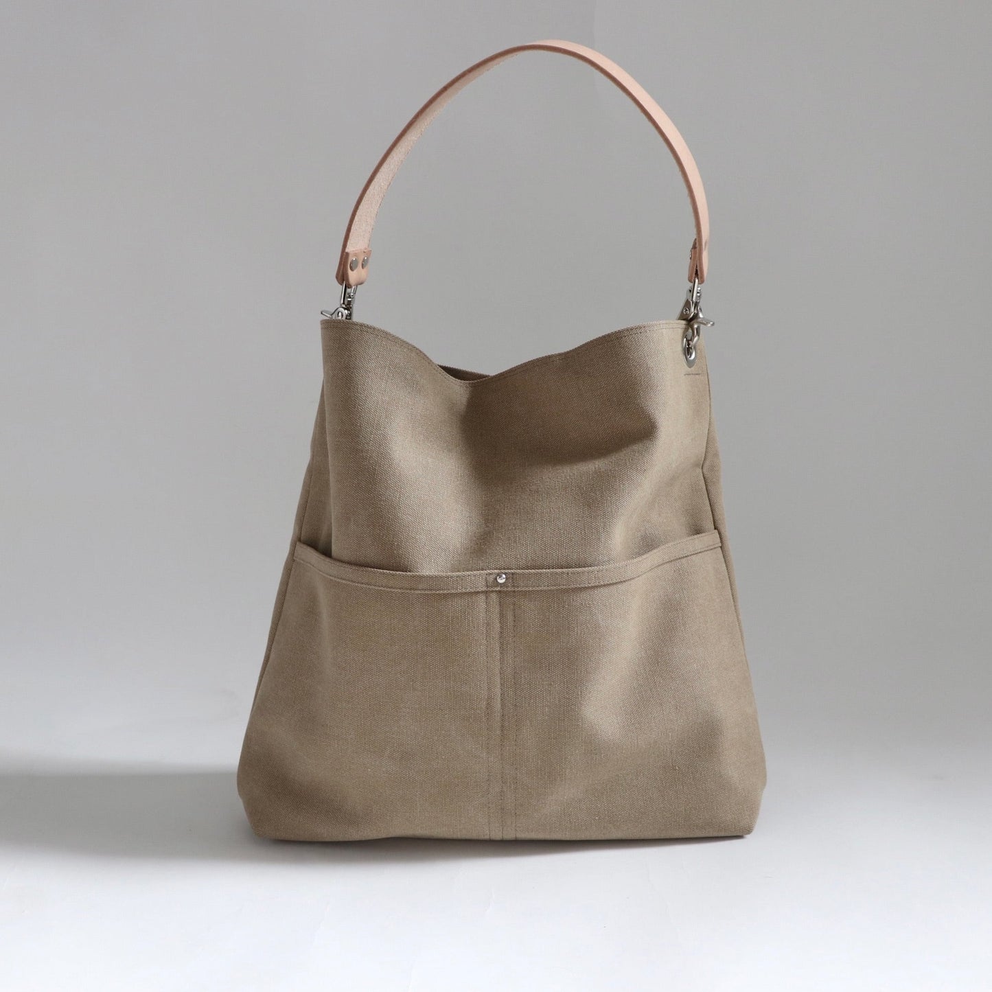 Hobo tote bag with front pockets in khaki color canvas