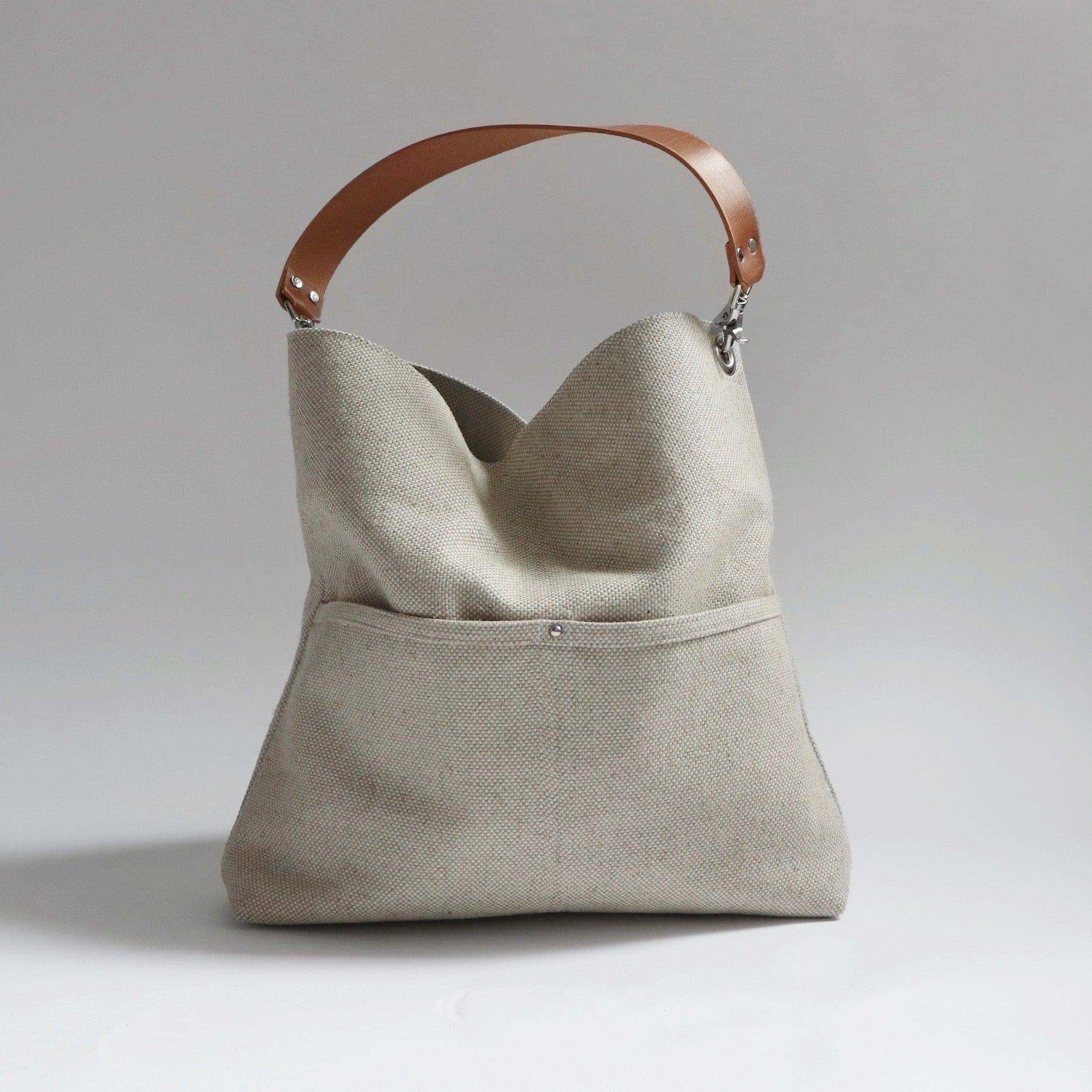 Casual Summer Shoulder Bag in Natural Woven Linen