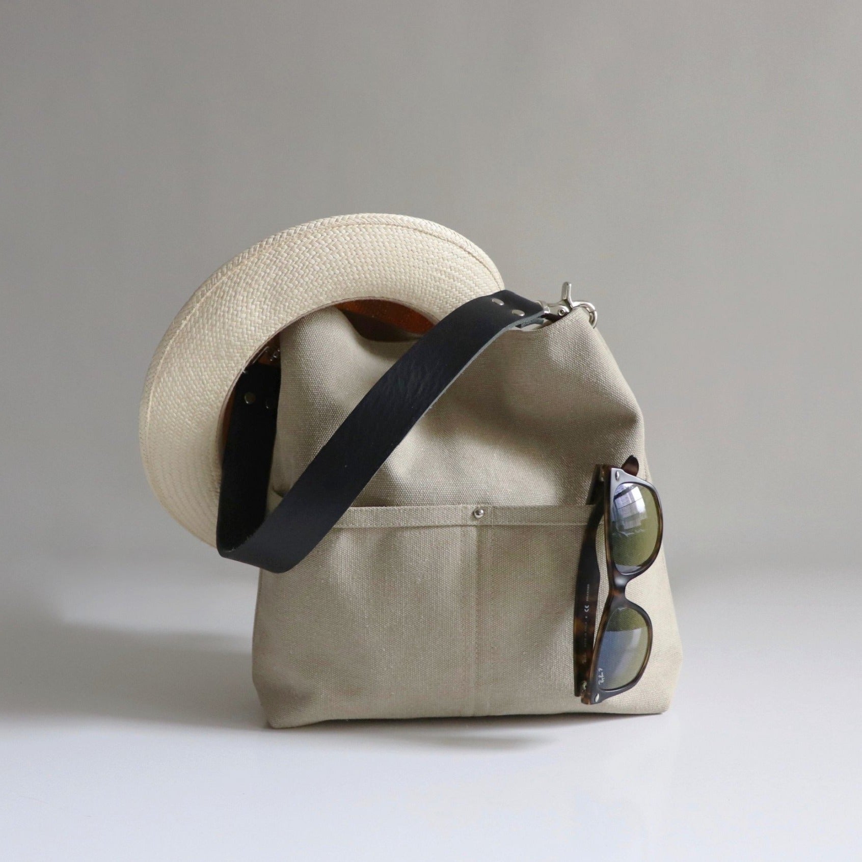Canvas bag with sunglasses
